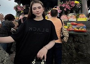 sex linh miêu An ủi nhỏ em kế đang khóc vì bị cô bạn gái chia tay