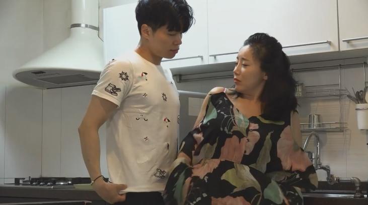 phim sex bà già hà nội Chị gái tóc hồng làm tình cùng bác sĩ tâm lý